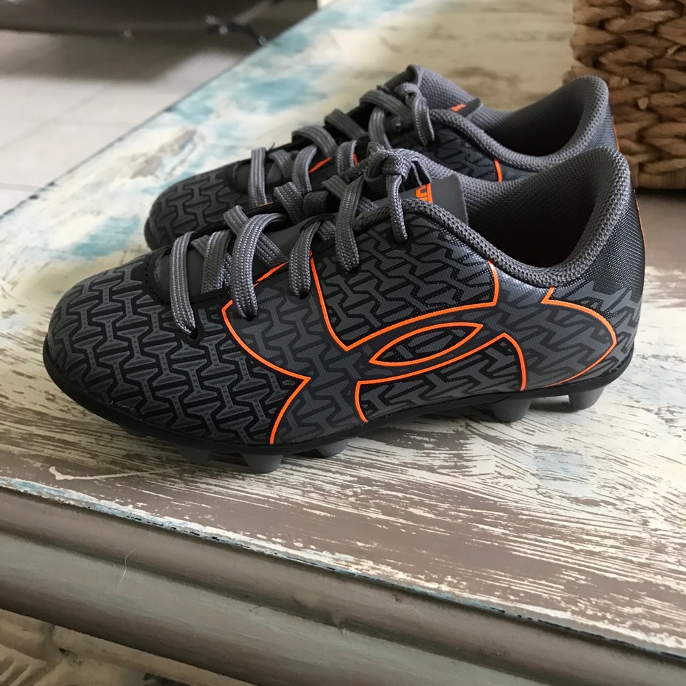 Size 8 toddler Under Armour soccer cleats